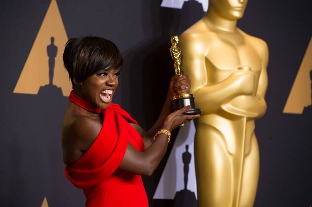 Actress Viola Davis poses after wining the Best Supporting Actress for her performance in Fences at press room of the 89th Academy Awards at the Dolby Theater in Los Angeles, the United States, on Feb. 26, 2017. ) (zxj) U.S.-LOS ANGELES-OSCAR-AWARD YangxLei 