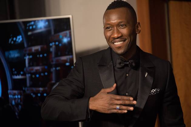 Feb 26, 2017 - Hollywood, California, U.S - MAHERSHALA ALI poses backstage during the live ABC Telecast of The 89th Oscars at the Dolby Theatre in Hollywood, CA on Sunday, February 26, 2017. Hollywood U.S. - ZUMAz03_ 20170226_sho_z03_593 Copyright: xMikexBakerx