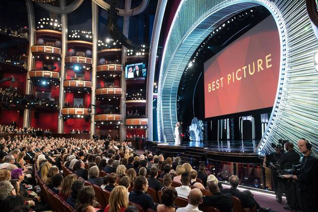 Feb 26, 2017 - Hollywood, California, U.S - Faye Dunaway and Warren Beatty present during the live ABC Telecast of The 89th Oscars at the Dolby Theatre in Hollywood, CA on Sunday, February 26, 2017. Hollywood U.S. - ZUMAz03_ 20170226_sho_z03_728 Copyright: xToddxWawrychukx