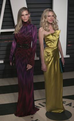 February 26, 2017 - Beverly Hills, California, U.S - Sara Foster & Erin Foster on the red carpet at the 2017 Vanity Fair Oscar Party held at the Wallis Annenberg Center in Beverly Hills, California, Sunday February 26, 2017. Beverly Hills U.S. - ZUMAp124 20170226_zaa_p124_810 Copyright: xJavierxRojasx