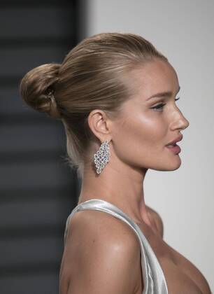 February 26, 2017 - Beverly Hills, California, U.S - Rosie Huntington-Whiteley on the red carpet at the 2017 Vanity Fair Oscar Party held at the Wallis Annenberg Center in Beverly Hills, California, Sunday February 26, 2017. Beverly Hills U.S. - ZUMAp124 20170226_zaa_p124_840 Copyright: xJavierxRojasx