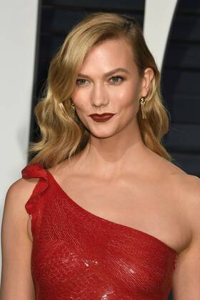 February 27, 2017 - Beverly Hills, CA, United States - 26 February 2017 - Beverly Hills, California - Karlie Kloss. 2017 Vanity Fair Oscar Party held at the Wallis Annenberg Center. Photo Credit: AdMedia Beverly Hills United States - ZUMAa123 20170227_zaa_a123_970 Copyright: xByronxPurvisx