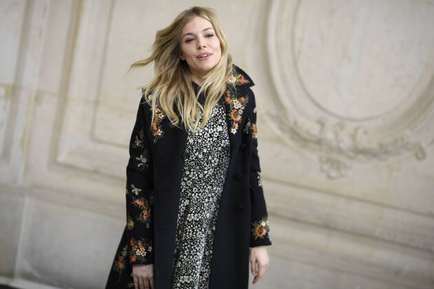 216031 Valentin Paoli Starface 2017-03-03 Paris France Paris Fashion Week. Defile PAP Automne-hiver 2017 DIOR. Arrivees. Paris Fashion Week. Arrivals at Dior Show. Miller, Sienna Copyright: xValentinxPaolix xStarfacex STAR_216031_019