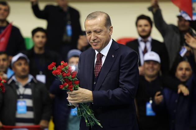 Bilder des Tages Turkish President Recep Tayyip Erdogan meets with the members of Chamber of Merchants and Craftsmen at Bagcilar city of Istanbul, 19th of March, 2017. 15651940