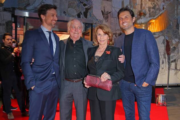 Florian David Fitz, Michael Verhoeven mit Frau Senta Berger und Sohn Simon Verhoeven bei der Verleihung der - Jupiter Awards - im Cafe Moskau, Karl-Marx-Allee, Berlin Copyright imago stock&people GmbH Tinkeres Datum: 29.03.2017 Jupiter Award