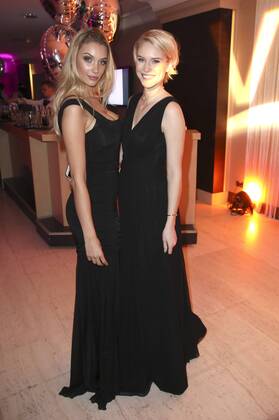 Kim Hnizdo und Schwester Nina Hnizdo bei der 4. Verleihung des Deutschen Kosmetikpreises Gloria 2017 im Hilton Düsseldorf. Düsseldorf, 31.03.2017 Foto:xS.xGabschx xFuturexImage