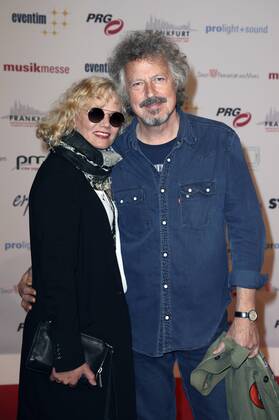 Wolfgang Niedecken (BAP) mit Ehefrau Tina Golemiewski bei der 12. Verleihung des PRG Live Entertainment Award in der Festhalle Frankfurt. Frankfurt am Main, 03.04.2017 Foto:xS.xGabschx xFuturexImage