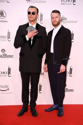Hurts , das Duo mit Theo Hutchcraft und Adam Anderson bei der Verleihung vom Echo am 06.04.2017 in Berlin Echo Verleihung 2017 in Berlin 