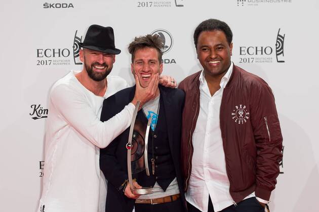 Berlin, Germany 06.04.2017, Echo 2017 Deutscher Musikpreis, Gentleman, Michael Fritz und Fetsum mit dem Echo ( DeFodi001