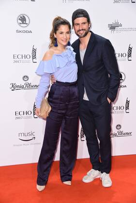 Tom Beck und Freundin Chryssanthi Kavazi Roter Teppich zur Echo Verleihung 2017 in der Messe Berlin am 06.04.2017