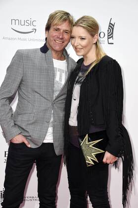 Steve Norman (Spandau Ballet) mit Freundin Sabrina bei der 26. Verleihung des Deutschen Musikpreises Echo 2017 in der Messe Berlin. Berlin, 06.04.2017 Foto:xF.xKernx xFuturexImage