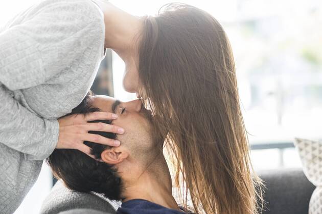 Young couple in love at home model released Symbolfoto property released  SIPF01555