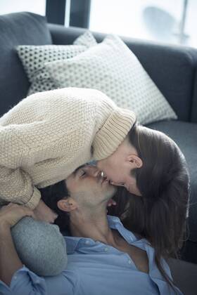 Young couple in love at home model released Symbolfoto property released  SIPF01567