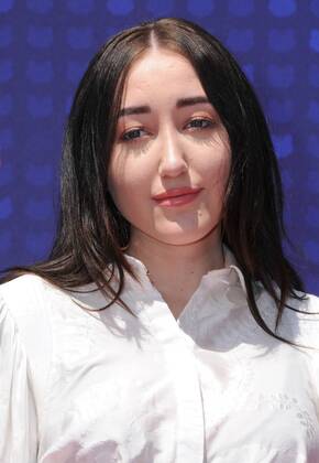 April 29, 2017 - Los Angeles, CA, United States - 29 April 2017 - Los Angeles, California - Noah Cyrus. 2017 Radio Disney Music Awards held at Microsoft Theater in Los Angeles. Photo Credit: AdMedia Los Angeles United States - ZUMAa123 20170429_zaa_a123_171 Copyright: xBirdiexThompsonx