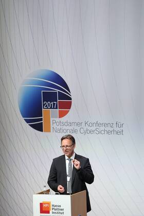 Holger Münch, Präsident des Bundeskriminalamtes, spricht während der Potsdamer Konferenz für Nationale CyberSicherheit am Hasso-Plattner-Institut in Potsdam, 4. Mai 2017. Potsdamer Konferenz für Nationale CyberSicherheit