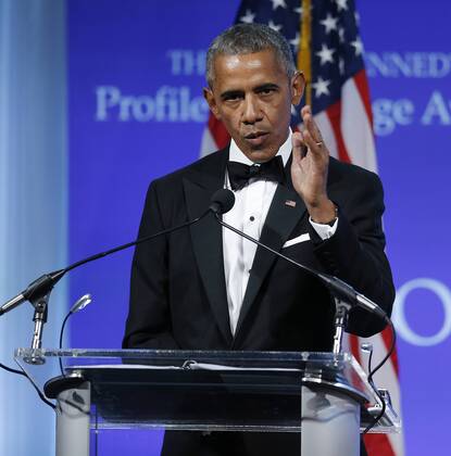 Barack Obama erhält Zivilcourage-Preis in Boston Former U.S. President Barack Obama speaks after he was presented the 2017 John F. Kennedy Profile In Courage Award by Caroline Kennedy at the John F. Kennedy Library in Boston, Massachusetts on May 7, 2017. Obama is being honored for his enduring commitment to democratic ideals and elevating the standard of political courage in a new century, with specific mention of his expansion of healthcare options, his leadership on confronting climate change and his restoration of diplomatic relations with Cuba.  WAX20170507107 CJxGUNTHER