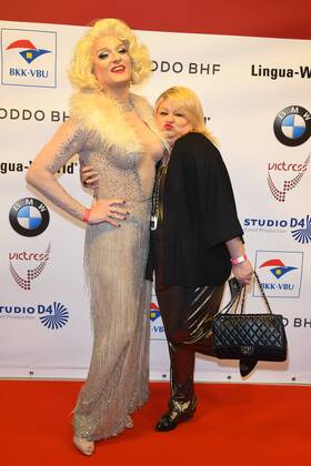 Sheila Wolf, Betty Amrhein bei der 12. VICTRESS Gala anlaesslich der Verleihung des Victress Award, mit Natalia Woerner, Victress of The Year Award 2017 in Berlin am 08.05.2017