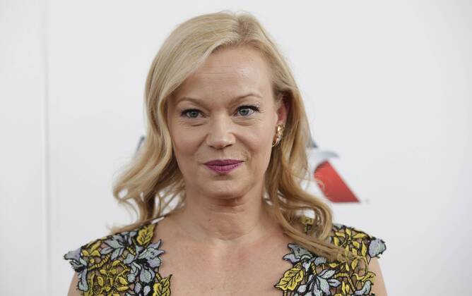 Samantha Mathis arrives on the red carpet at the 44th Chaplin Award Gala honoring Robert De Niro at David H. Koch Theater at Lincoln Center on May 8, 2017 in New York City.  NYP20170508135 JOHNxANGELILLO