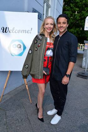 Janin Ullmann mit Ehemann Kostja Ullmann bei der Ankunft zum GQ Care Award 2017 im The Grand Bar und Club