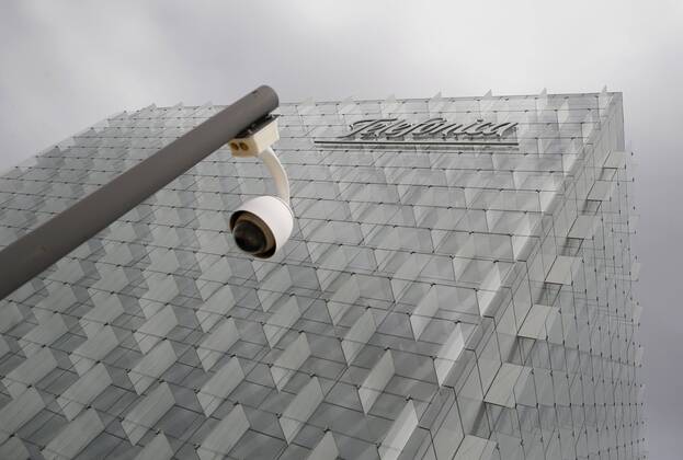 Unternehmen: Telefonica View of Telefonica s headquarters in Madrid, Spain, on 12 May 2017. Telefonica has shut down their computer network after having problems due to a virus. According to the company, they have suffered a ramsonware attack, a virus capable of blocking a computer from a distant location to kidnap documents in order to demand a ransom for them. Telefonica shuts down computers due to virus !ACHTUNG: NUR REDAKTIONELLE NUTZUNG!  Copyright: xMARISCALx 20170512-636301970339120866