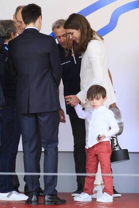 Charlotte Casiraghi mit Sohn Raphael und Louis Ducruet bei der Siegerehrung des 2017 Monaco ePrix, Fürstentum Monaco