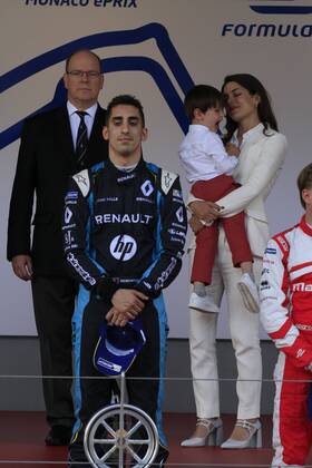 Fürst Albert II von Monaco, Charlotte Casiraghi mit Sohn Raphael bei der Siegerehrung des 2017 Monaco ePrix, Fürstentum Monaco