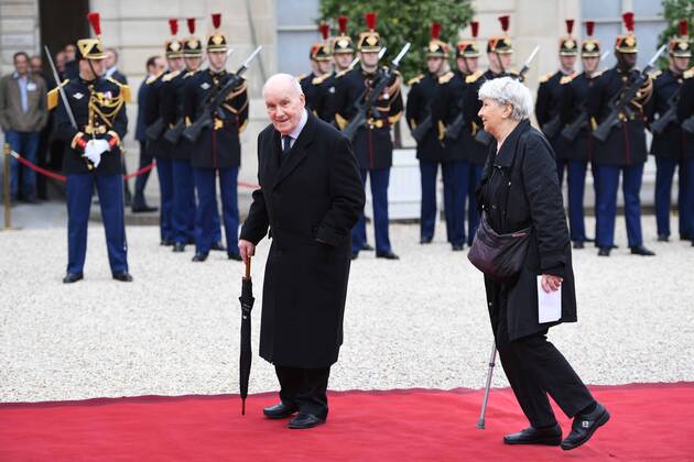 Michel Bouquet - Ceremonie de passation de pouvoir entre Francois Hollande et Emmanuel Macron au palais de l Elysee a Paris French newly elected President Emmanuel Macron at the Elysee presidential Palace for the handover and inauguration ceremonies NEWS : Ceremonie de passation de pouvoir entre au palais de l Elysee a Paris - 14 05 2017 LionelUrman Panoramic 