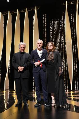 218098 Serge Arnal Starface 2017-05-28 Cannes France 70eme Festival International du Film de Cannes. Ceremonie. 70th International Cannes Film Festival. Closing ceremony Jaoui, Agnès; Costa-Gavras, Constantin  Copyright: xSergexArnalx xStarfacex STAR_218098_037