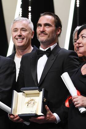 218098 Serge Arnal Starface 2017-05-28 Cannes France 70eme Festival International du Film de Cannes. Ceremonie. 70th International Cannes Film Festival. Closing ceremony Phoenix, Joaquin  Copyright: xSergexArnalx xStarfacex STAR_218098_070
