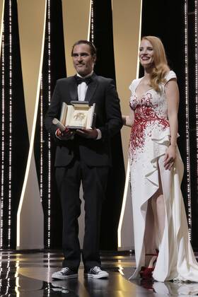 70eme Festival du Film de Cannes - Ceremonie de cloture. Photo: Laurent Guerin E Press Photo Joaquin Phoenix;Jessica Chastain Cannes France  521781