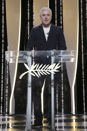 70eme Festival du Film de Cannes - Ceremonie de cloture. Photo: Laurent Guerin E Press Photo Robin Campillo Cannes France  521781