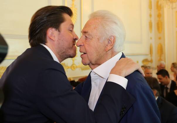Verleihung Goldene Ehrenzeichen Wien, BKA, 08. 06. 2017 Harald SERAFIN mit Sohn Daniel SERAFIN