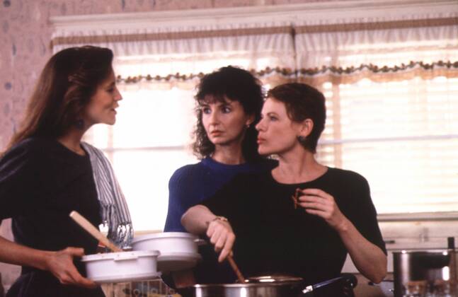 Film still or Publicity still from Parenthood Harley Jane Kozak, Mary Steenburgen and Dianne West © 1989 Universal Photo Credit: Phillip Caruso Los Angeles CA Copyright: xAmericanxPictorialxCollectionx 31623078