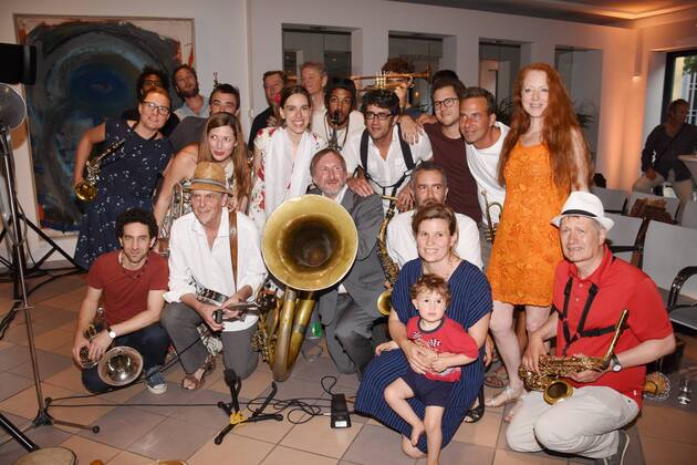 Preistraeger Wolfgang Schlick mit ExpressBrass Band mit Frau und Sohn Muenchen 26.06.17 Stadtsparkasse Muenchen Schwabinger Kunstpreisverleihung : Kunstpreis