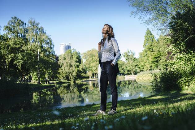 Businesswoman relaxing in the park model released Symbolfoto  KNSF02025