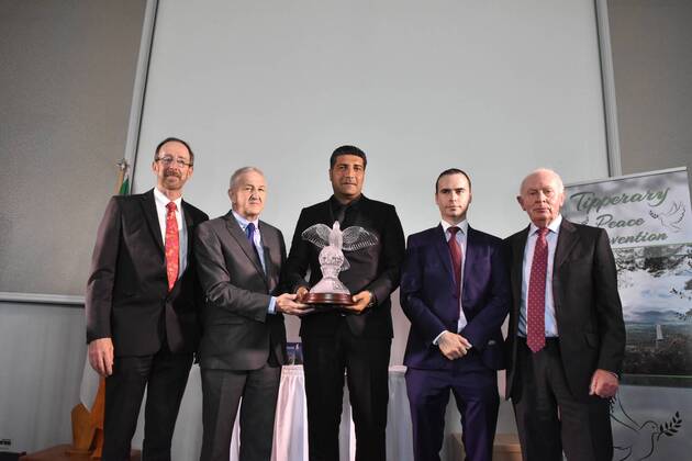 Syrian White Helmets receive Tipperary Peace Prize L to R pic 6952 Fred curtis Sculptor Martin Quinn Secatery Nadal sodden White helmets Ronan Banting Sponsor Joe Quinn Chairman  JohnxRooney
