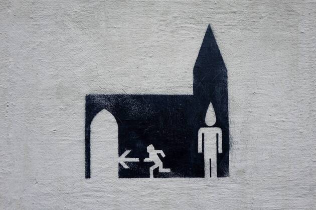05.08.2017, Bonn, Altstadt, Nordrhein-Westfalen, Bonn, Hauswand, Graffiti, Streetart, Kirche, Flucht, Fluchtweg, flüchten, Austritt, austreten