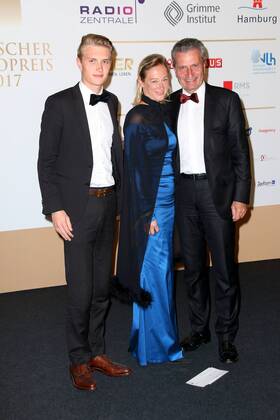 Guenther Oettinger mit seiner Partnerin Friederike Beyer und seinem Sohn Alexander bei der Verleihung Deutscher Radiopreis 2017 am 7.09.2017 in Hamburg Deutscher Radiopreis 2017 in Hamburg