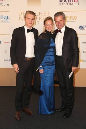 Hamburg Günther Oettinger mit Sohn Alexander und Friederike Beyer bei derVerleihung Deutscher Radiopreis in der Elbphilharmonie Hamburg am 7.9.2017