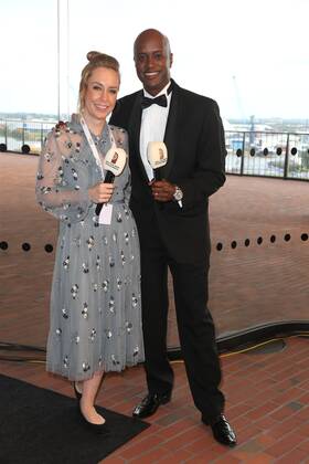 Hamburg Rundfunkmoderatorin Nina Zimmermann und Fernsehmoderator Yared Dibaba bei der Verleihung Deutscher Radiopreis in der Elbphilharmonie Hamburg am 7.9.2017