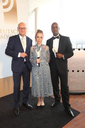 Hamburg Joachim Knuth Nina Zimmermann und Yared Dibaba Verleihung Deutscher Radiopreis in der Elbphilharmonie Hamburg am 7.9.2017