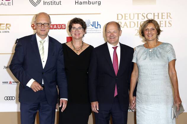 Joachim Knuth, Frauke Gerlach, Olaf Scholz und Britta Ernst bei der Verleihung des Deutschen Radiopreises 2017 in der Elbphilharmonie. Hamburg, 07.09.2017