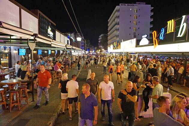 06.09.2017, Spanien, Insel Mallorca, Am Touristen-Hotspot Ballermann in El Arenal liegt die Vergnügungsmeile Schinkenstrasse mit dem Kult-Lokal Bierkönig. 06.09.2017, Mallorca: Barrieren zur Terrorabwehr am Ballermann 06.09.2017, Mallorca: Barrieren zur Terrorabwehr am Ballermann