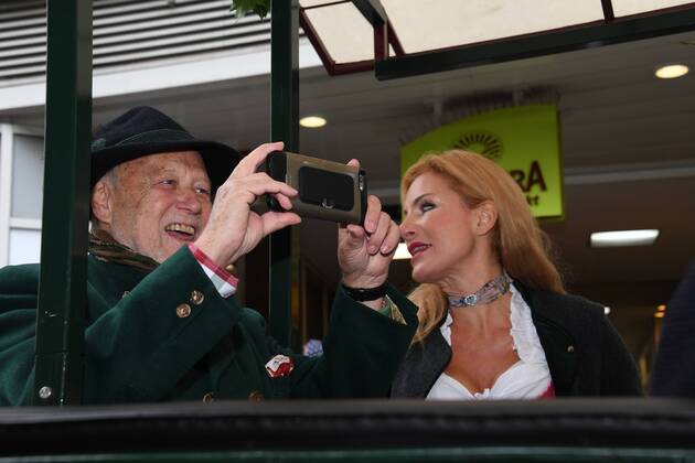 Joseph Vilsmaier mit Freundin Birgit Muth Wies«n 2017 Eröffnung Wirteeinzug Sendlinger Tor München 16. September 2017