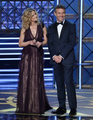 Actors Kyra Sedgwick and Dennis Quaid onstage during the 69th annual Primetime Emmy Awards at Microsoft Theater in Los Angeles on September 17, 2017.  LAP201709170260 JIMxRUYMEN