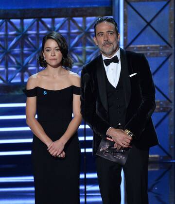 Actors Tatiana Maslany and Jeffrey Dean Morgan onstage during the 69th annual Primetime Emmy Awards at Microsoft Theater in Los Angeles on September 17, 2017.  LAP201709170329 JIMxRUYMEN