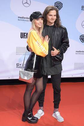 Lina Larissa Strahl mit Freund Tilman Poerzgen Ankunft First Step Awards im Stage Theater des Westens in Berlin am 18.09.2017