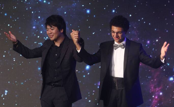 September 19, 2017 - New York, New York, U.S. - Award recipient Chinese pianist LANG LANG and his student AMIR SIRAJ perform at the Atlantic Council 2017 Global Citizen Awards held at the Intrepid Sea, Air, & Space Museum. New York U.S. - ZUMAk03_ 20170919_zaf_k03_117 Copyright: xNancyxKaszermanx