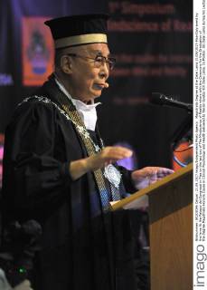 Magistralis Degree at the Dalai Lama 21 09 2017-Pisa-Italy event by the lama At the Palazzo dei Congressi in Pisa on the last day of The Mindscience of Reality where with the Ceremony for the Graduation of the Degree Magistralis Honoris Cause in Clinical Psychology and Health delivered to Tenzin Gyatso XIV Dalai Lama. In Photos: SS Dalai Lama during his Lectio Magistralis in the Auditorium of the Congress Palace. Photos RobertoCappa photojournalism.  Copyright: xFotoxRobertoCappello Fotogiornalx xRobertoxCappellox