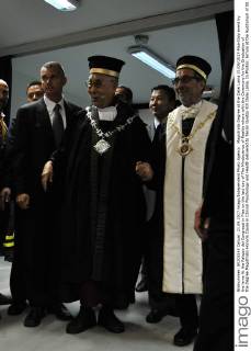 Magistralis Degree at the Dalai Lama 21 09 2017-Pisa-Italy event by the lama At the Palazzo dei Congressi in Pisa on the last day of The Mindscience of Reality where with the Ceremony for the Graduation of the Degree Magistralis Honoris Cause in Clinical Psychology and Health delivered to Tenzin Gyatso XIV Dalai Lama. In Photos: Arrival at the Auditorium of SS Dalai Lama. Photos RobertoCappa photojournalism.  Copyright: xFotoxRobertoCappello Fotogiornalx xRobertoxCappellox